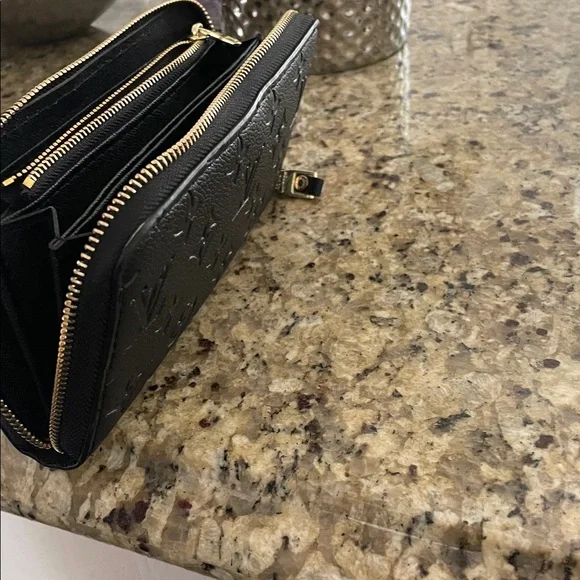 LV Style Black Embossed Monogram Zip Wallet large - Picture 7 of 8